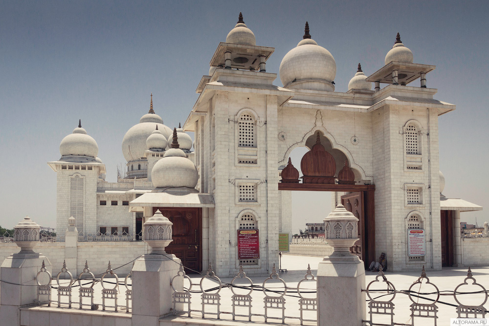 Ашрам Джай Гуру Дэв: частный храм джайнизма в Северной Индии