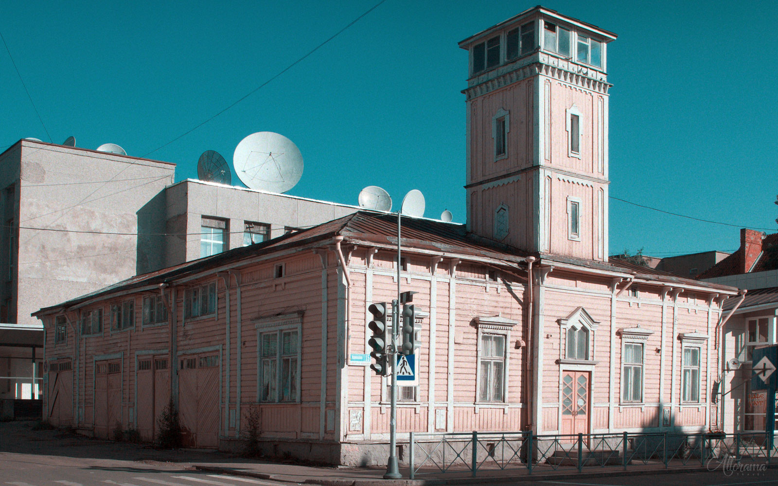 Старое здание с каланчой в городе Сортавала