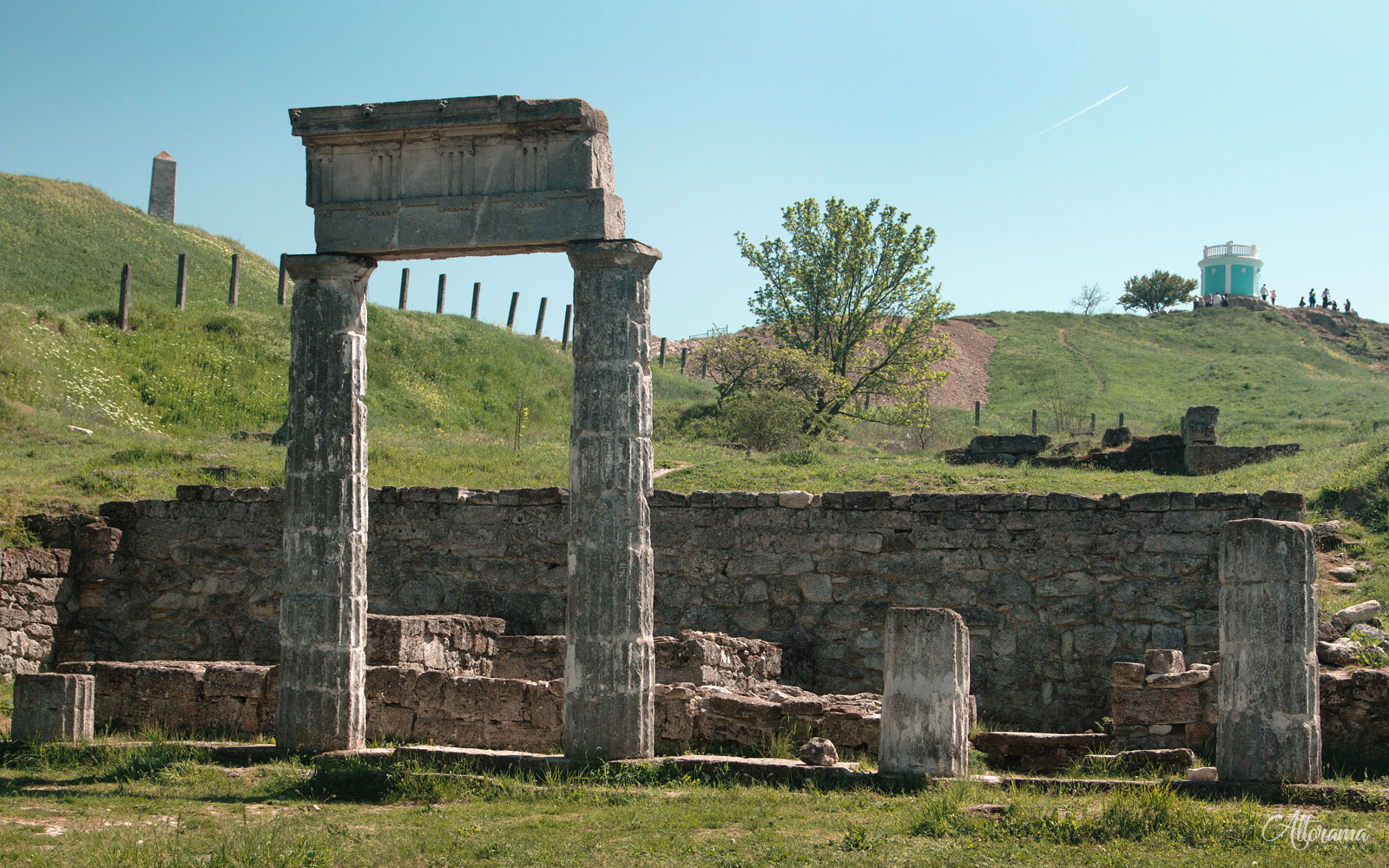 Остатки древнего храма