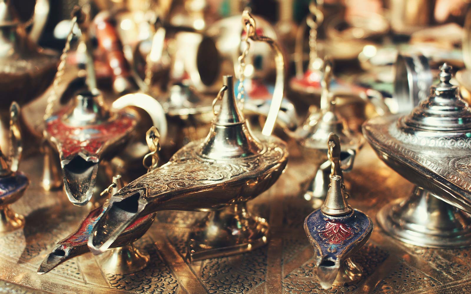 Лампы Алладина на рынке города Марракеш