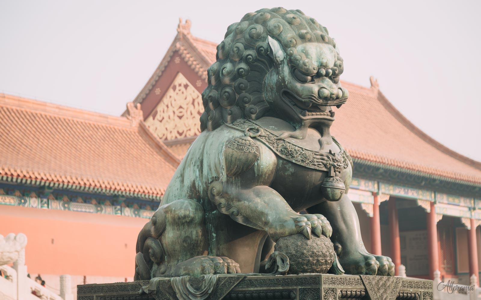 Императорский лев на входе в Запретный город
